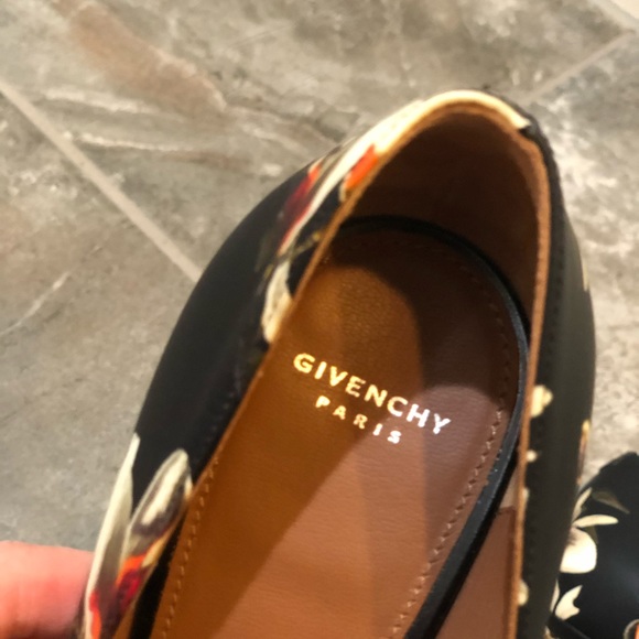 Givency Magnolia Print Leather Pump - Picture 5 of 8